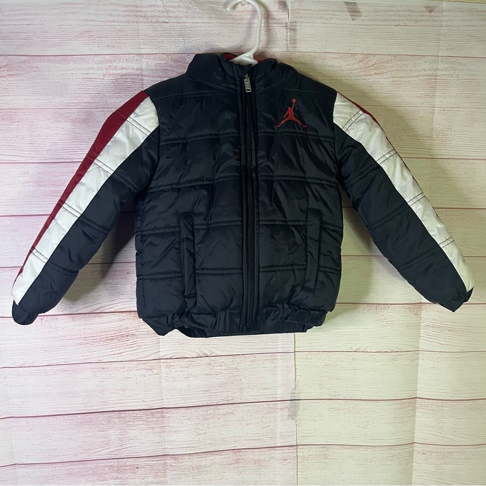 Jordan black, white, red Big Boys' Nylon Puffer Jacket Size 4 | XS|‎ 3-4 yrs